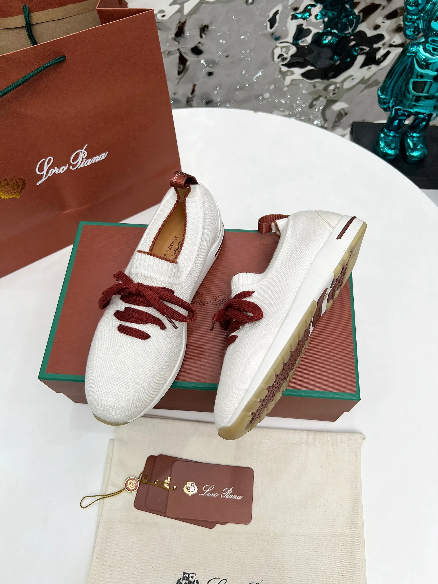 👟👟Ex-factory price 440👟👟 Men’s size +10 🧨🧨🧨Loropiana’s new board is online! This product is made of imported nylon velvet and developed from original boards. It is light, comfortable and breathable, and is suitable for all seasons. Size: 35-41, (Note: 35 and 41 are not returnable or exchangeable),